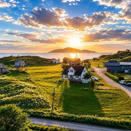 Semesterbostad Cozy House By The Sea