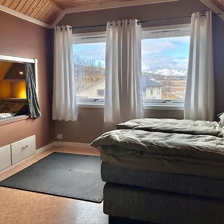 Cozy House By The Sea